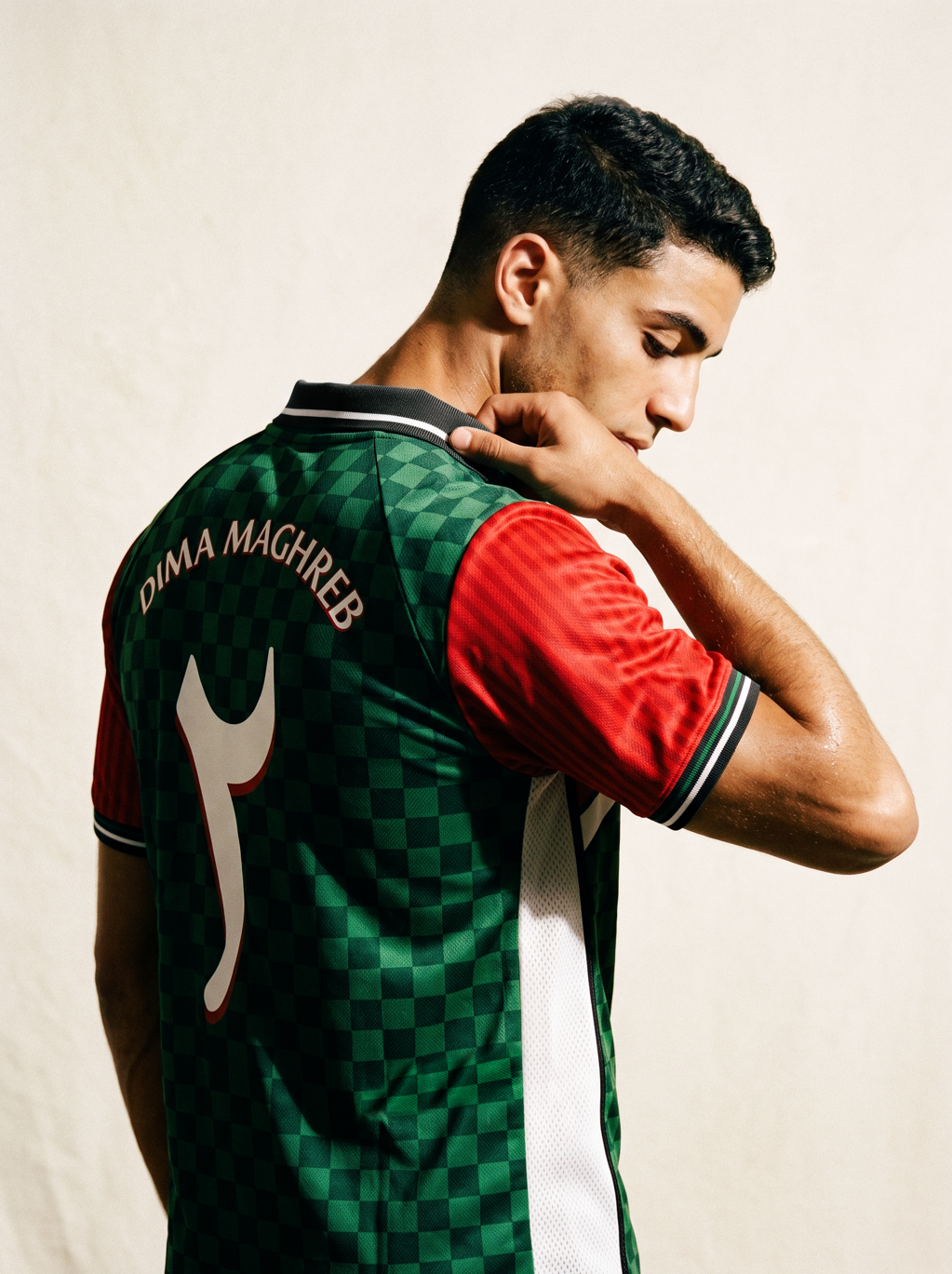 Woman wearing Maroc Jersey seated on bench