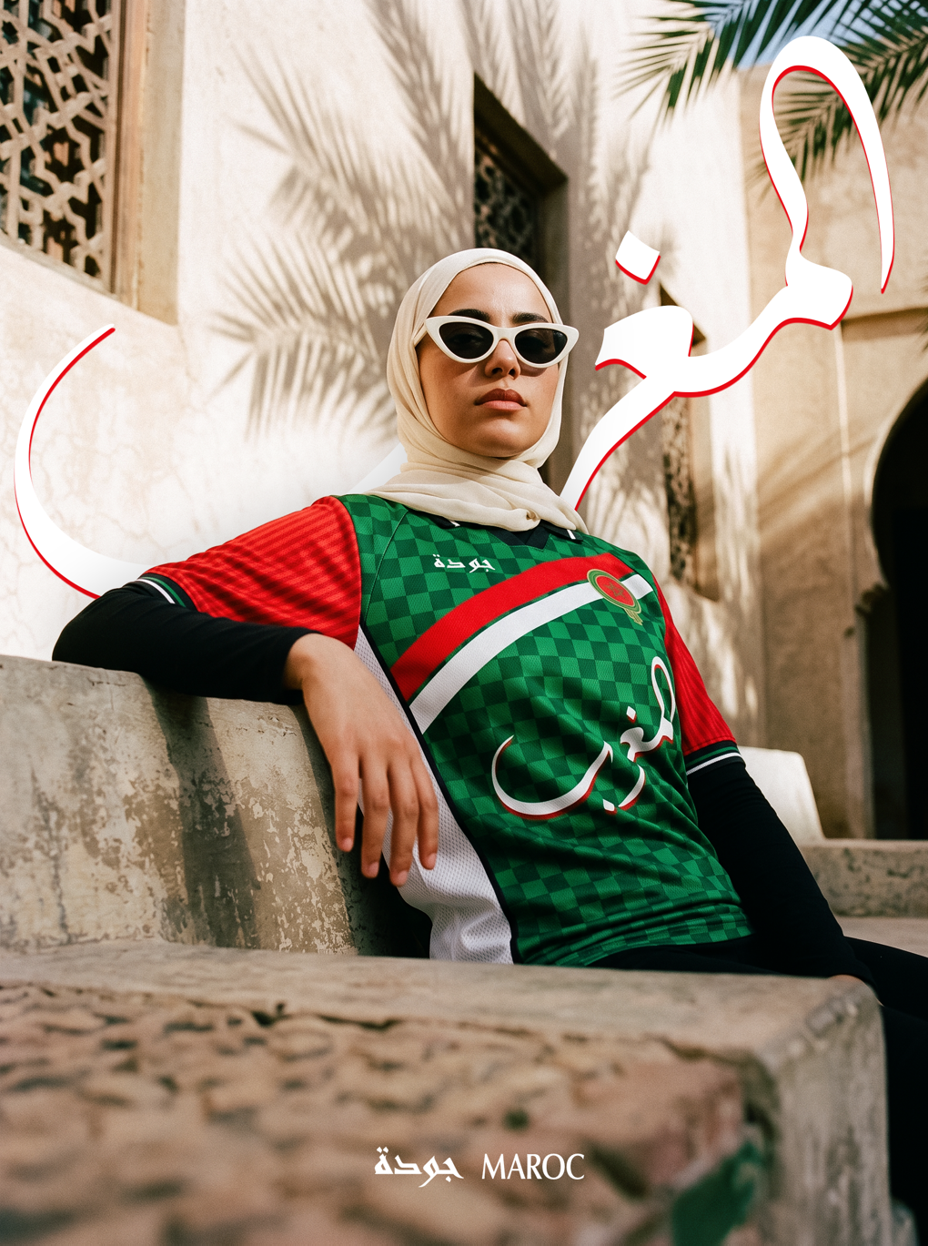 Woman wearing Maroc Jersey with sunglasses